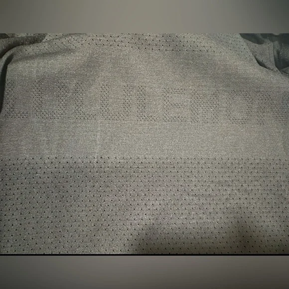 Lululemon Breeze long sleeve Lululemon across chest black 
No Size Tag - Picture 7 of 7